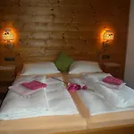 In St. Johann In Tirol 555 *