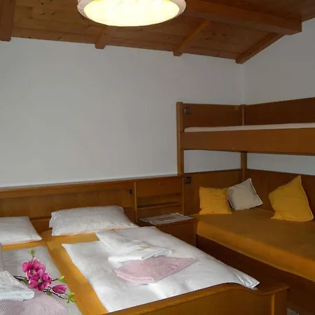 In St. Johann In Tirol 555 *