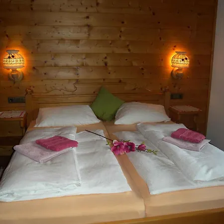 In St. Johann In Tirol 555 *